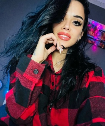 Яркая блондинка с сексуальной фигурой и неугомонным темпераментом подарит вам незабываемые моменты удовольствия и страсти. Позвони мне и ты не пожалеешь. 3263, 20 лет