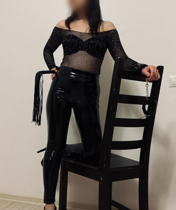 Мои нежные прикосновения и опытные руки проведут тебя через мир наслаждений и страсти. Я знаю, как удовлетворить тебя полностью. Мои услуги охватывают все, что ты мог бы пожелать: от массажа и стриптиза до горячих экспериментов и ролевых игр. Приходи ко мне и я покажу тебе свои фото, чтобы ты мог выбрать меня для незабываемого удовольствия. Расслабься и доверься мне - я знаю, что нужно самым требовательным мужчинам. Живу в Москве и могу пригласить тебя в свое уютное гнездышко, чтобы твои мечты стали яркой реальностью ✨💋 6862, 26 лет